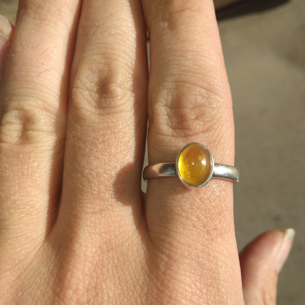 Rare golden honey bodied opal